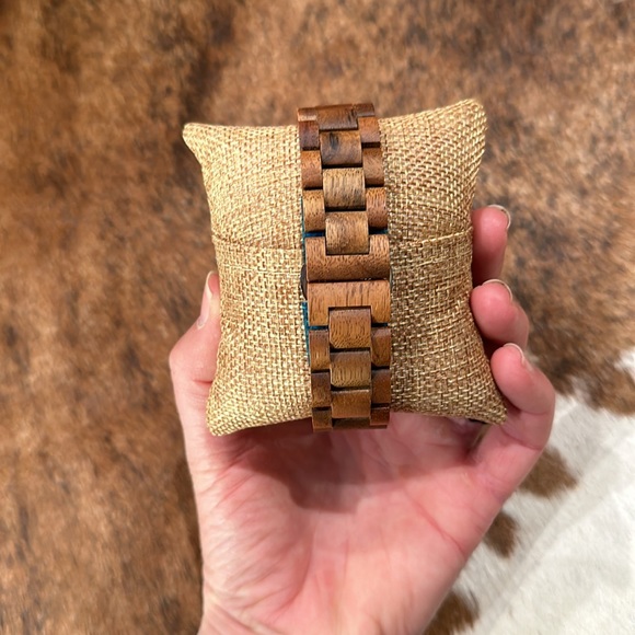 Brand New wooden Ozoka Watch - Picture 4 of 5